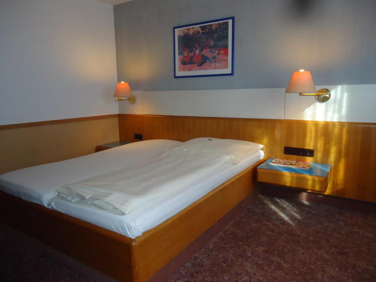 Enjoyhotel Garni Korntal Stuttgart B&B Parkplatz Sprinter 외부 사진