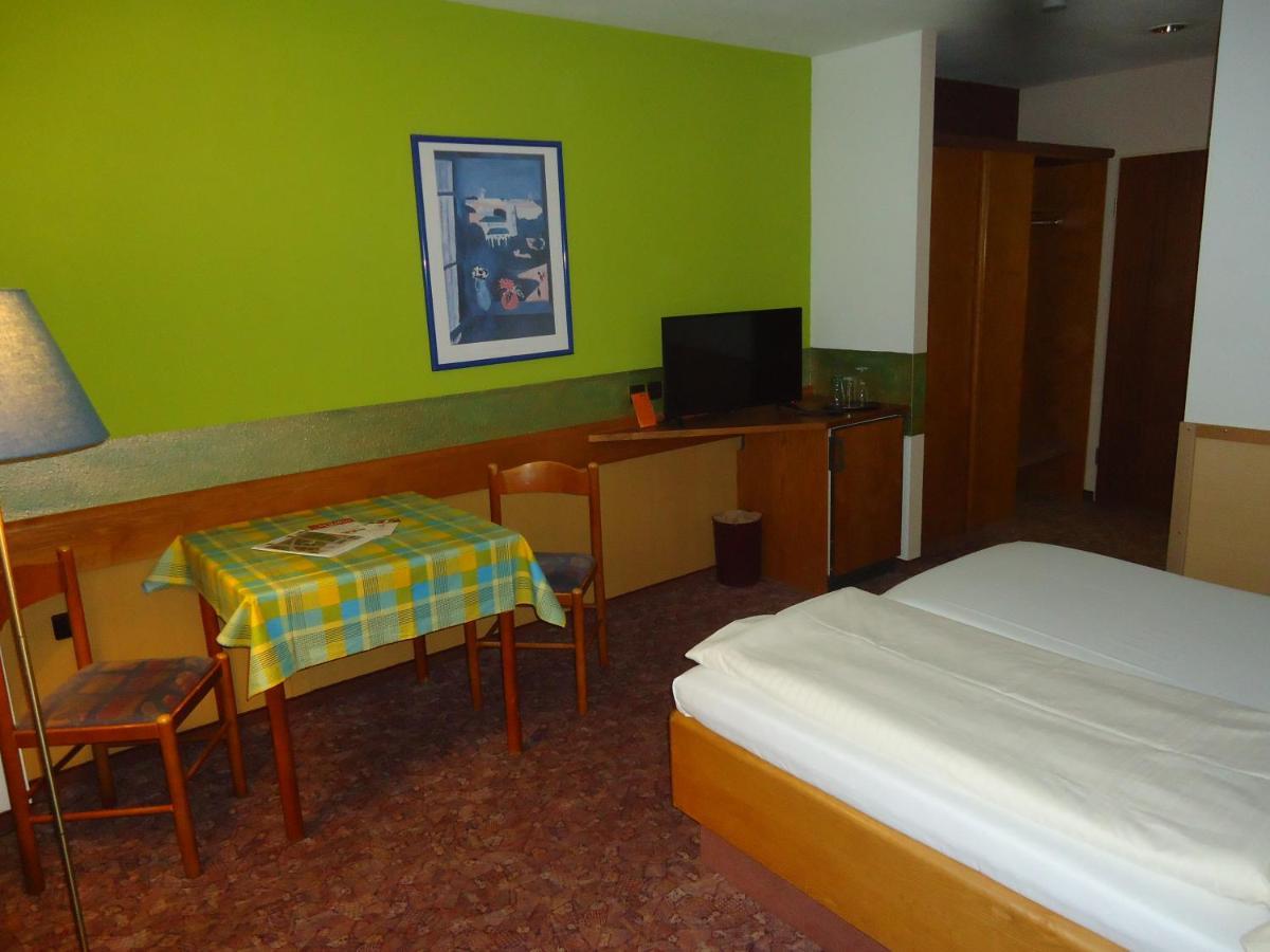 Enjoyhotel Garni Korntal Stuttgart B&B Parkplatz Sprinter 외부 사진