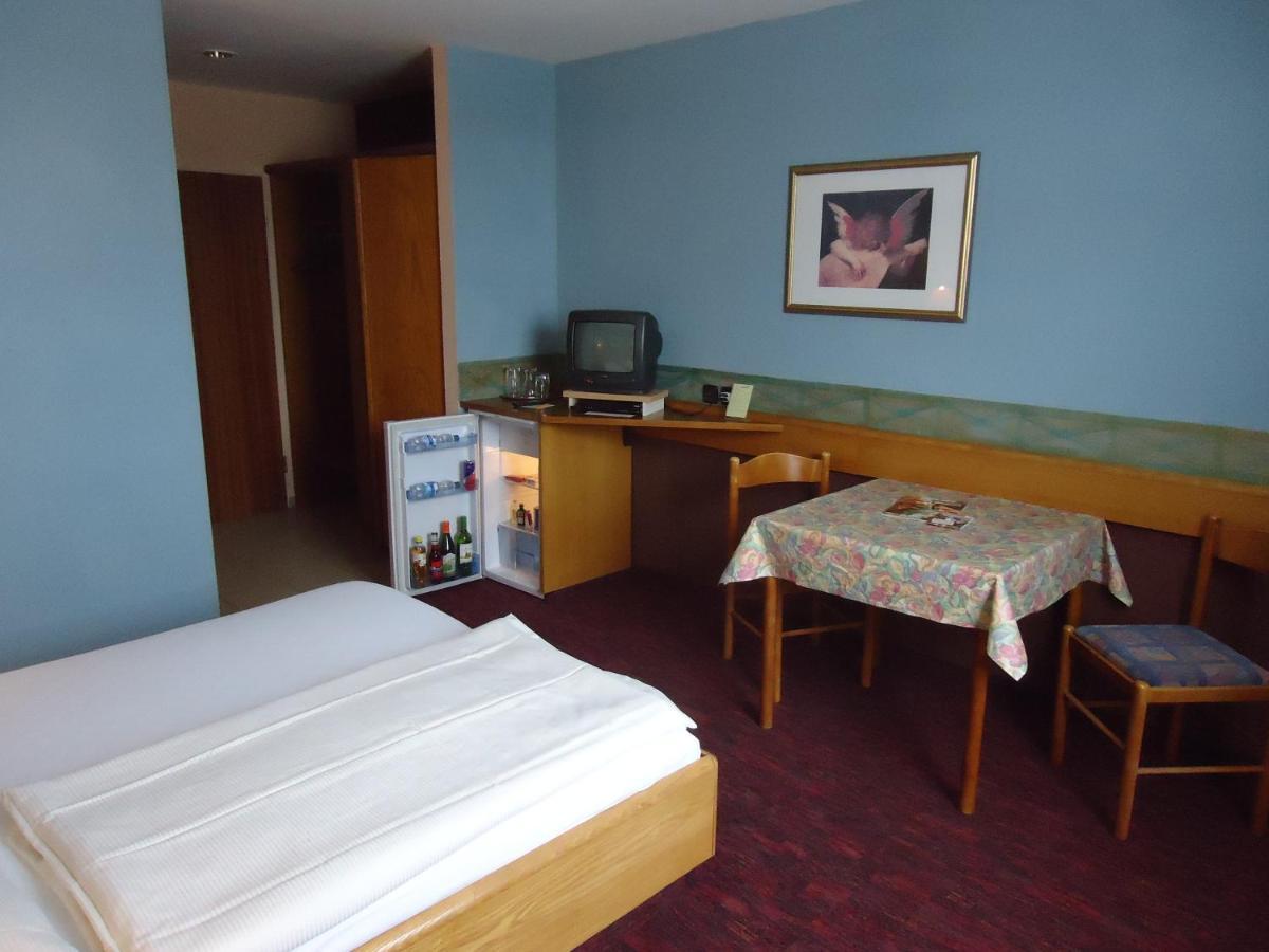 Enjoyhotel Garni Korntal Stuttgart B&B Parkplatz Sprinter 외부 사진