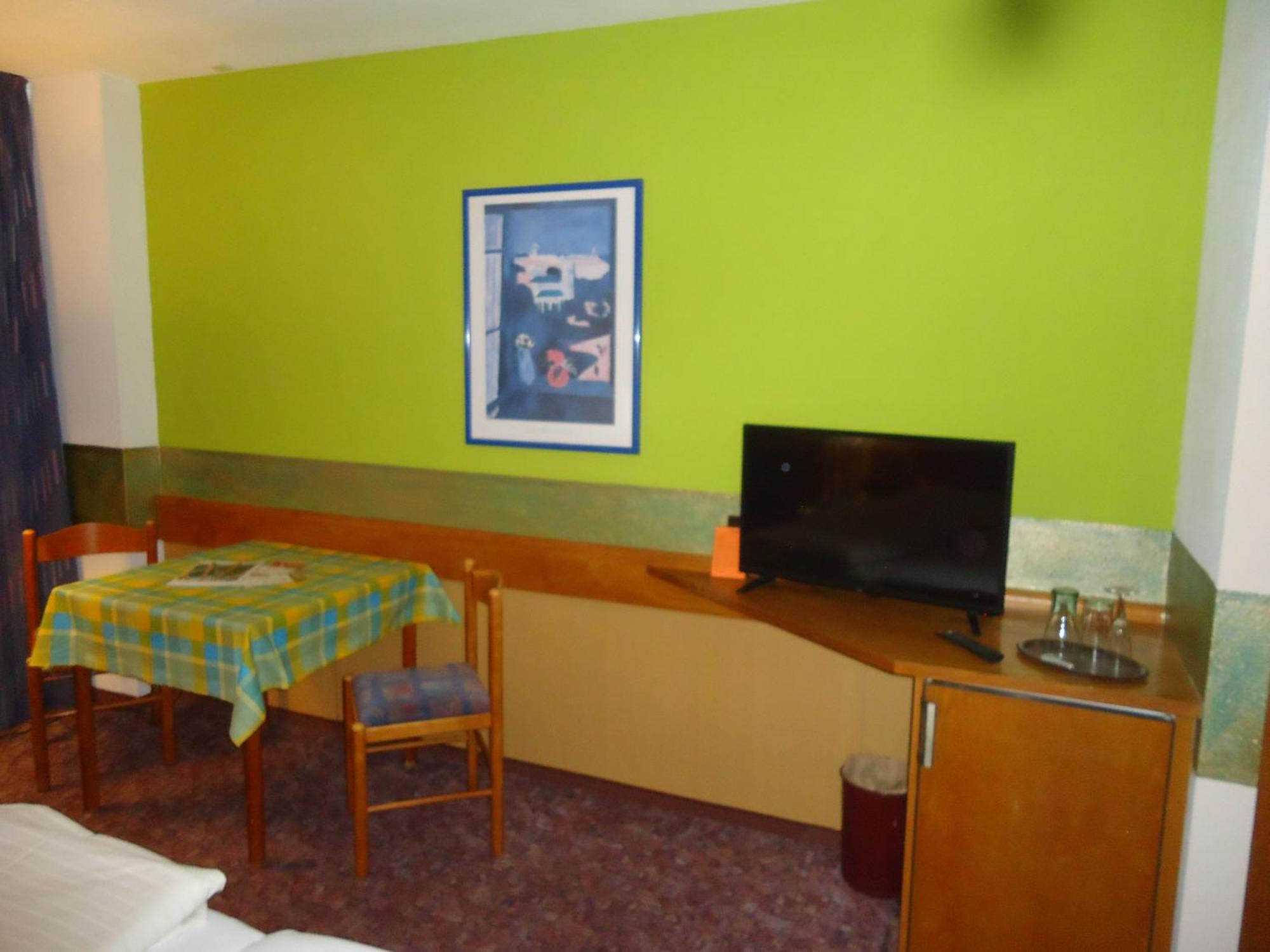 Enjoyhotel Garni Korntal Stuttgart B&B Parkplatz Sprinter 외부 사진