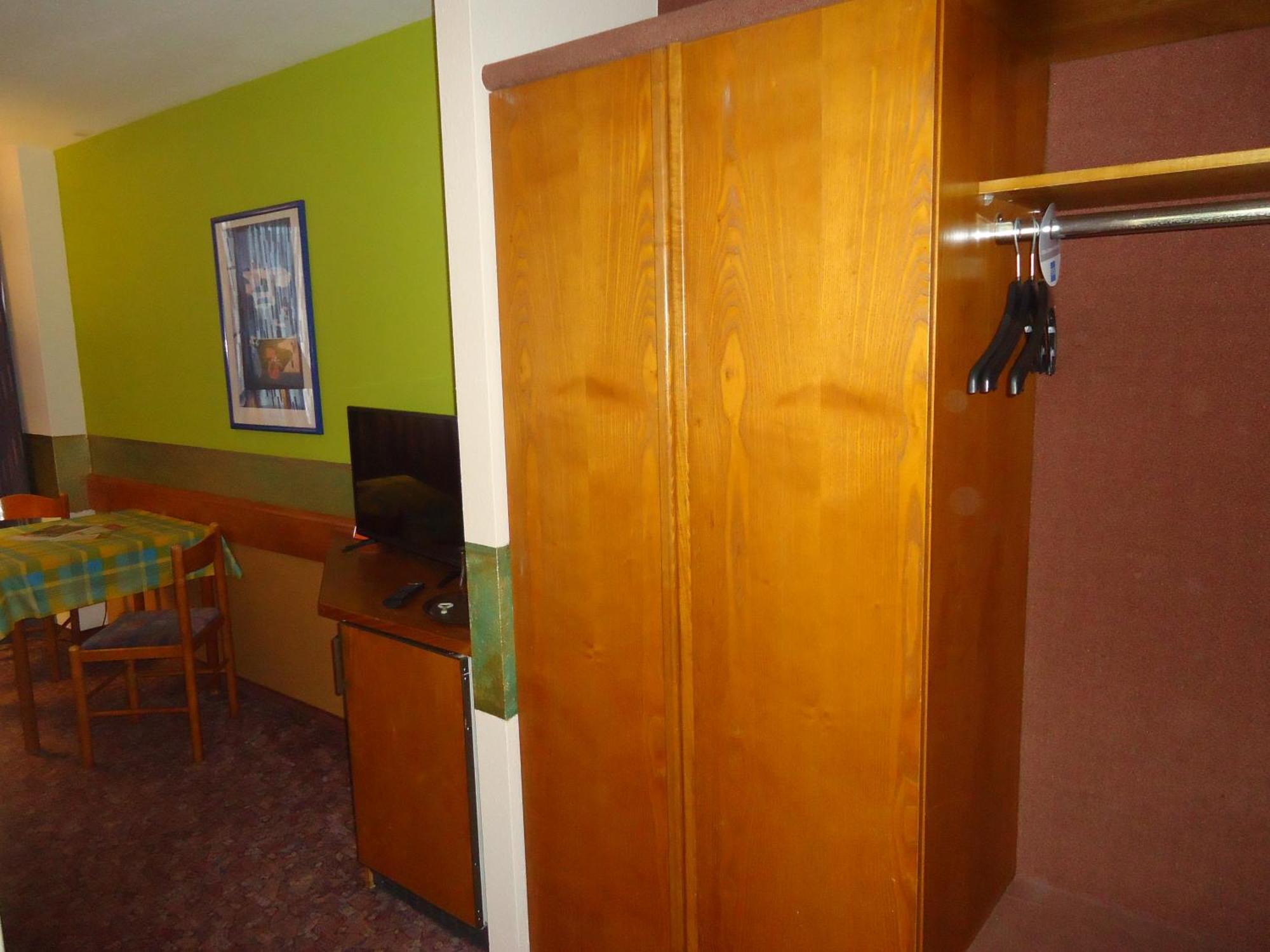 Enjoyhotel Garni Korntal Stuttgart B&B Parkplatz Sprinter 외부 사진