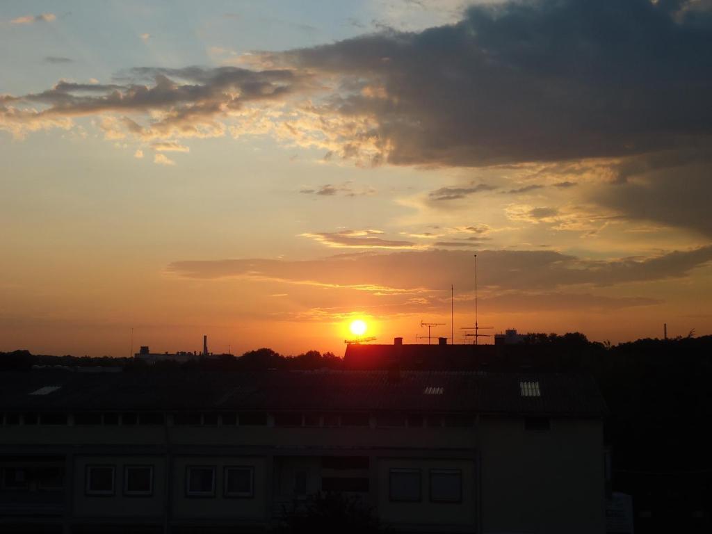 Enjoyhotel Garni Korntal Stuttgart B&B Parkplatz Sprinter 외부 사진
