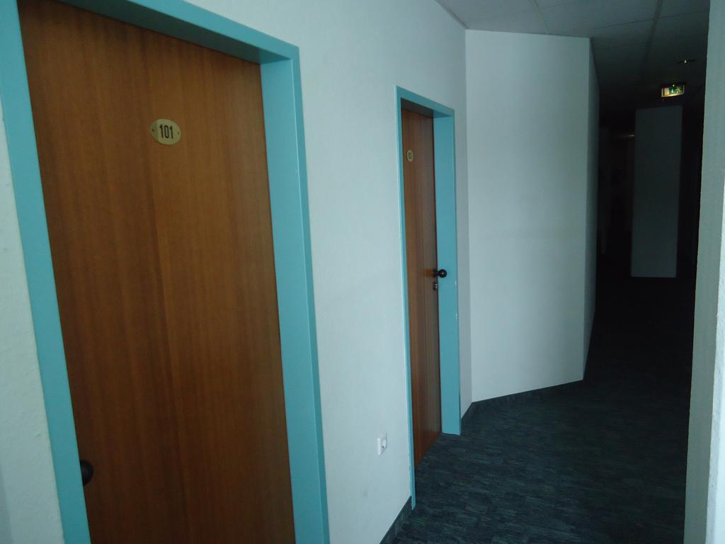Enjoyhotel Garni Korntal Stuttgart B&B Parkplatz Sprinter 외부 사진
